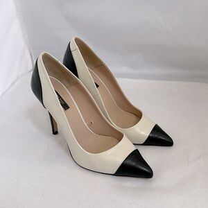 Zara basic collection black-and-white smooth & pebbled leather pumps. Size 38